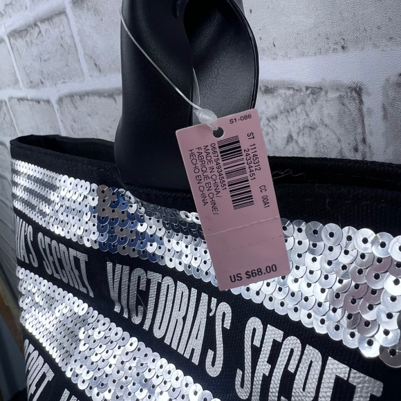 NWT🤩 |•VICTORIA'S SECRET•| Sparkly Silver Sequin Tote & Matching Make Up Bag - Picture 6 of 12